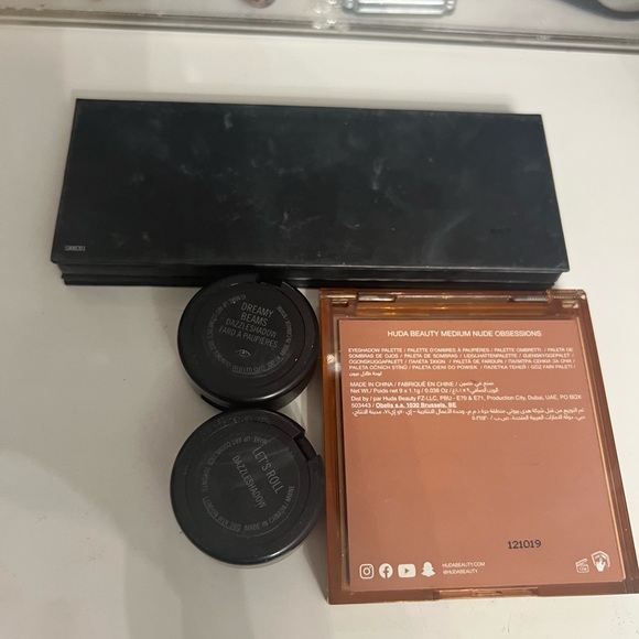 MAC Hyper Real Glow Palette and Huda Beauty Nude Medium Eyeshadow - Picture 2 of 4
